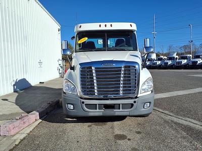 Used 2018 Freightliner Cascadia Detroit Diesel DD15 Semi Truck for sale #765529 - photo 2