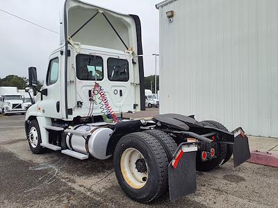 Used 2019 Freightliner Cascadia Detroit DD13 Semi Truck for sale #809597 - photo 2
