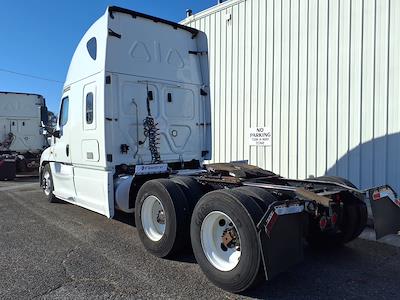 Used 2019 Freightliner Cascadia Detroit Diesel DD15 Semi Truck with Sleeper Cab for sale #813221 - photo 2