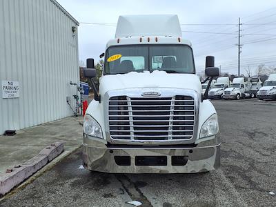 Used 2019 Freightliner Cascadia Detroit DD13 Semi Truck for sale #813634 - photo 2