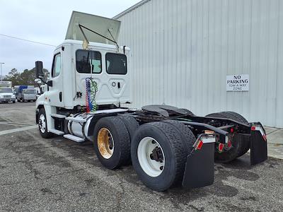Used 2019 Freightliner Cascadia - photo 1
