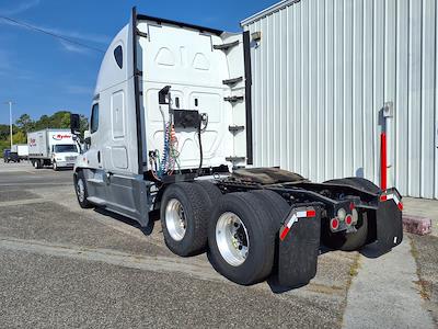 Used 2019 Freightliner Cascadia Detroit Diesel DD15 Semi Truck with Sleeper Cab for sale #862660 - photo 2