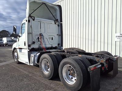 Used 2019 Freightliner Cascadia Detroit Diesel DD15 Semi Truck for sale #870310 - photo 2