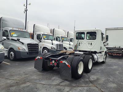 Used 2020 Freightliner Cascadia Detroit DD13 Semi Truck for sale #279710 - photo 2