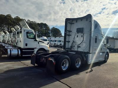Used 2021 Freightliner Cascadia Detroit Diesel DD15 Semi Truck with Sleeper Cab for sale #507542 - photo 2