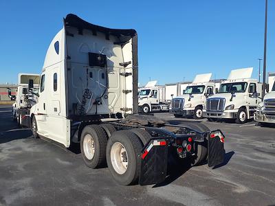Used 2021 Freightliner Cascadia - photo 1