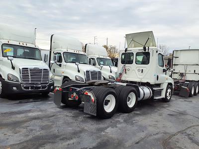Used 2018 Freightliner Cascadia Detroit DD13 Semi Truck for sale #776599 - photo 2