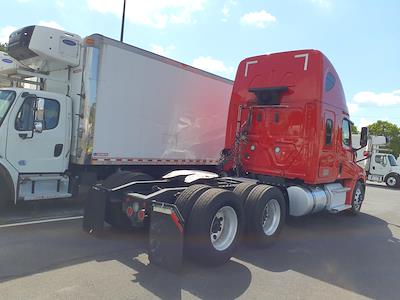 Used 2019 Freightliner Cascadia Detroit Diesel DD15 Semi Truck with Sleeper Cab for sale #803689 - photo 2