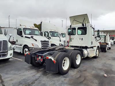 Used 2019 Freightliner Cascadia Detroit DD13 Semi Truck for sale #812987 - photo 2