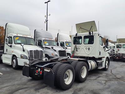 Used 2019 Freightliner Cascadia Detroit DD13 Semi Truck for sale #821231 - photo 2