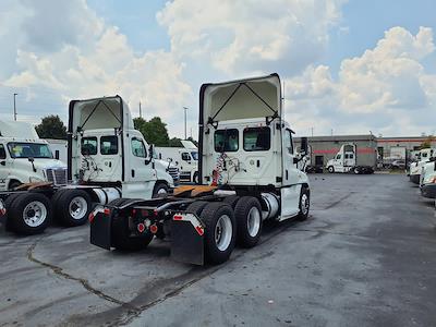 Used 2019 Freightliner Cascadia Detroit Diesel DD15 Semi Truck for sale #869441 - photo 2