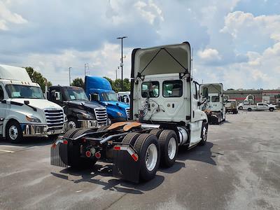 Used 2019 Freightliner Cascadia Detroit Diesel DD15 Semi Truck for sale #869518 - photo 2