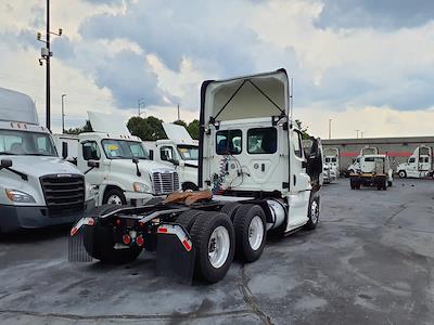 Used 2019 Freightliner Cascadia Detroit Diesel DD15 Semi Truck for sale #869523 - photo 2