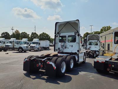 Used 2019 Freightliner Cascadia Detroit Diesel DD15 Semi Truck for sale #869524 - photo 2