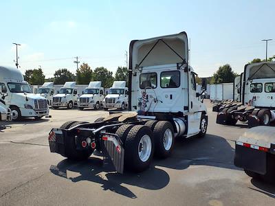 Used 2019 Freightliner Cascadia Detroit Diesel DD15 Semi Truck for sale #869526 - photo 2