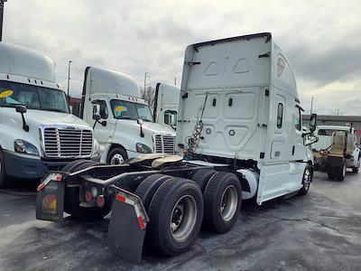 Used 2020 Freightliner Cascadia Detroit Diesel DD15 Semi Truck with Sleeper Cab for sale #881263 - photo 2