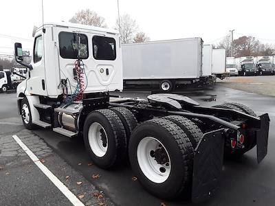 Used 2020 Freightliner Cascadia Detroit DD13 Semi Truck for sale #243288 - photo 2