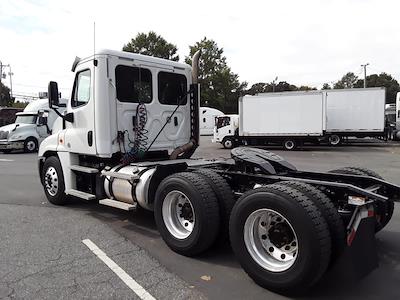 Used 2018 Freightliner Cascadia Detroit DD13 Semi Truck for sale #681969 - photo 2