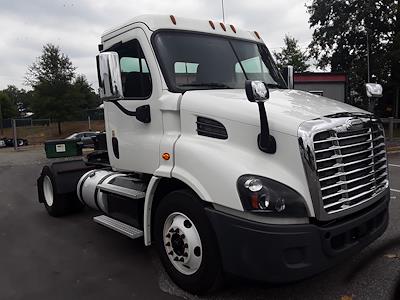 Used 2018 Freightliner Cascadia Day Cab 4x2 Semi Truck for sale #750427 - photo 1