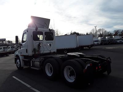 Used 2019 Freightliner Cascadia Detroit DD13 Semi Truck for sale #812992 - photo 2