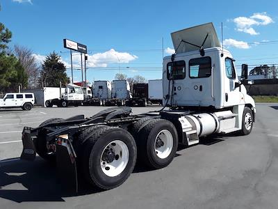 Used 2019 Freightliner Cascadia Cummins X15 Semi Truck for sale #815006 - photo 2