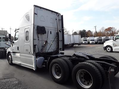 Used 2019 Freightliner Cascadia Cummins X15 Semi Truck with Sleeper Cab for sale #844552 - photo 2
