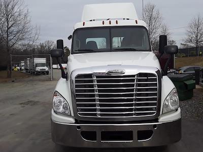 Used 2019 Freightliner Cascadia - photo 1