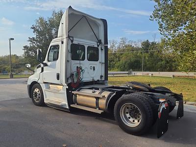 Used 2020 Freightliner Cascadia Cummins X15 Semi Truck for sale #278190 - photo 2