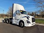 Used 2017 Volvo VNL Volvo D13 Semi Truck for sale #680500 - photo 4