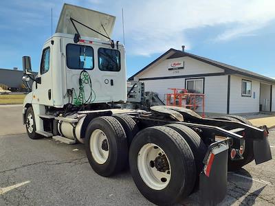 Used 2018 Freightliner Cascadia Detroit DD13 Semi Truck for sale #788221 - photo 2