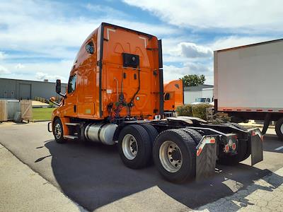 Used 2019 Freightliner Cascadia Detroit Diesel DD15 Semi Truck with Sleeper Cab for sale #805922 - photo 2