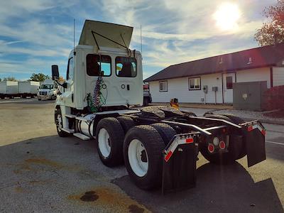 Used 2019 Freightliner Cascadia Detroit DD13 Semi Truck for sale #813676 - photo 2