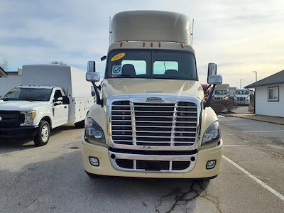 Used 2019 Freightliner Cascadia - photo 1