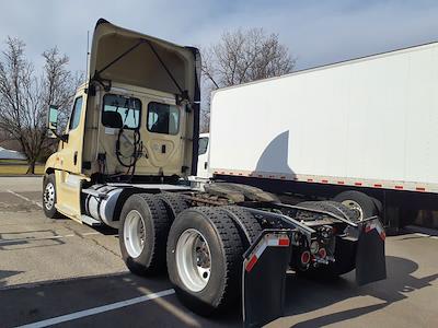 Used 2019 Freightliner Cascadia Detroit Diesel DD15 Semi Truck for sale #814445 - photo 2