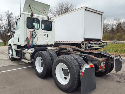 Used 2019 Freightliner Cascadia Detroit DD13 Semi Truck for sale #876650 - photo 2