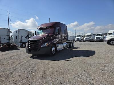 Used 2020 Freightliner Cascadia - photo 1