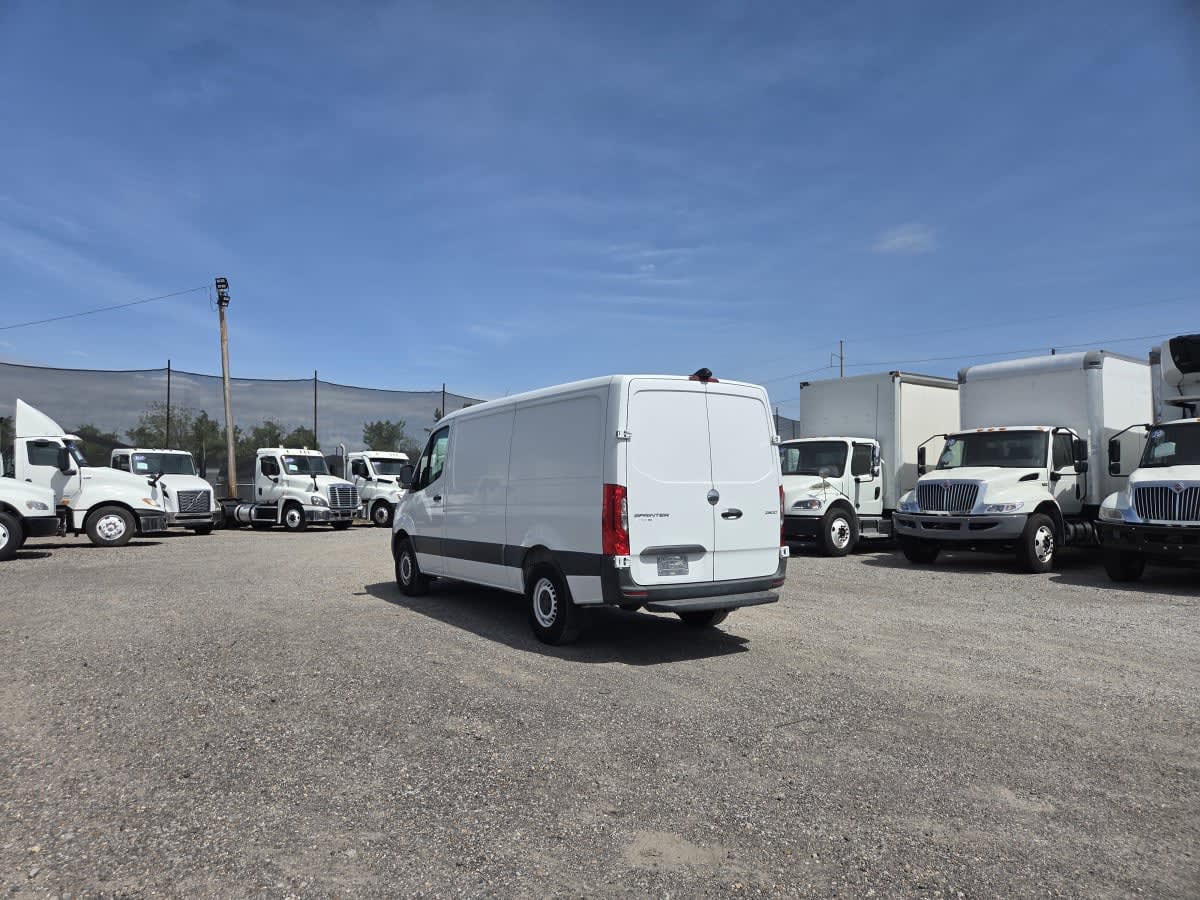 Used 2019 Freightliner Sprinter - photo 2