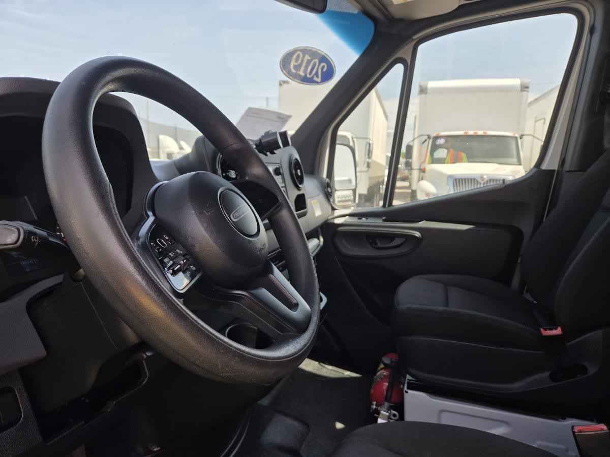 Used 2019 Freightliner Sprinter - photo 9