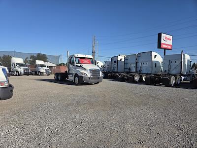 Used 2020 Freightliner Cascadia - photo 1