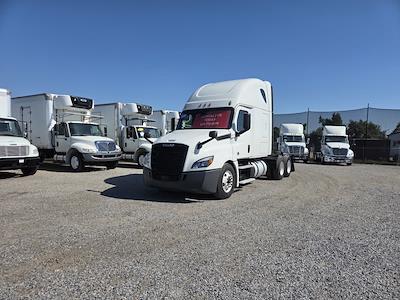 Used 2018 Freightliner Cascadia Detroit Diesel DD15 Semi Truck with Sleeper Cab for sale #588981 - photo 1