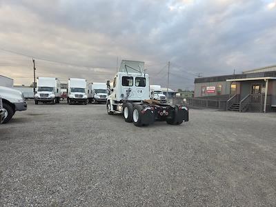 Used 2018 Freightliner Cascadia Detroit DD13 Semi Truck for sale #784953 - photo 2