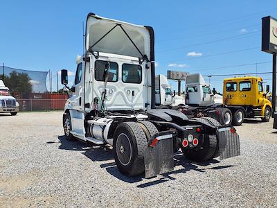 Used 2019 Freightliner Cascadia Detroit DD13 Semi Truck for sale #795275 - photo 2