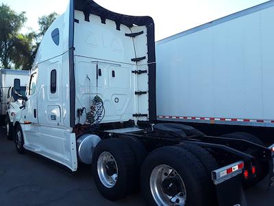 Used 2022 Freightliner Cascadia Detroit Diesel DD15 Semi Truck with Sleeper Cab for sale #566888 - photo 2