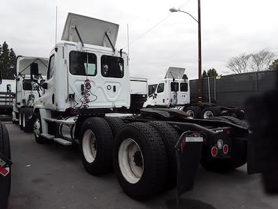 Used 2018 Freightliner Cascadia Detroit DD13 Semi Truck for sale #781956 - photo 2