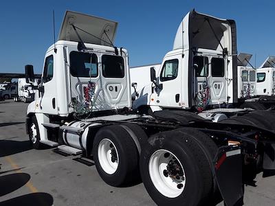 Used 2018 Freightliner Cascadia Detroit DD13 Semi Truck for sale #803206 - photo 2