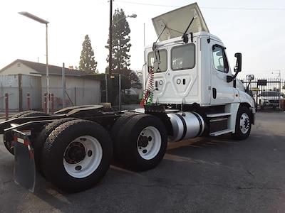 Used 2018 Freightliner Cascadia Detroit DD13 Semi Truck for sale #803207 - photo 2