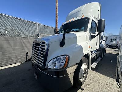 Used 2019 Freightliner Cascadia - photo 1