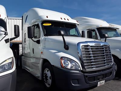 Used 2019 Freightliner Cascadia Detroit Diesel DD15 Semi Truck with Sleeper Cab for sale #877982 - photo 2