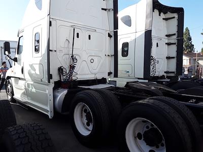 Used 2019 Freightliner Cascadia Detroit Diesel DD15 Semi Truck with Sleeper Cab for sale #877982 - photo 2