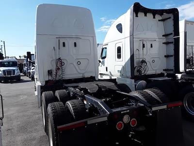 Used 2020 Freightliner Cascadia Detroit Diesel DD15 Semi Truck with Sleeper Cab for sale #898072 - photo 2